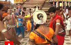 Puri Rathyatra 2022: રથની બહાર પારંપરિક વેશમાં તૈયારી, જુઓ આ વીડિયો