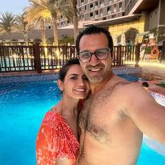 Taarak Mehta Ka Ooltah Chashmah: પત્ની સાથે રોમેન્ટિક થયા ડિરેક્ટર માલવ, લિપ લોક તસવીરો વાયરલ