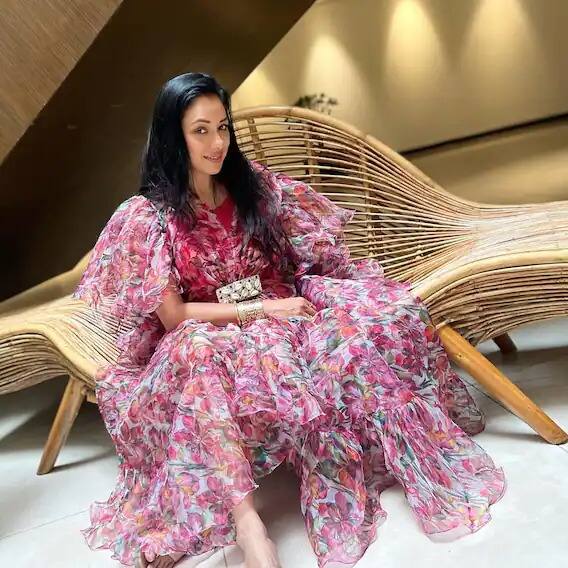 ਰੂਪਾਲੀ ਗਾਂਗੁਲੀ ਦੇ ਪ੍ਰਸ਼ੰਸਕ ਉਨ੍ਹਾਂ ਦੀ ਇੱਕ ਝਲਕ ਪਾਉਣ ਲਈ ਬੇਤਾਬ ਰਹਿੰਦੇ ਹਨ। ਦੂਜੇ ਪਾਸੇ ਰੁਪਾਲੀ ਵੀ ਆਪਣੇ ਪ੍ਰਸ਼ੰਸਕਾਂ ਦਾ ਮਨੋਰੰਜਨ ਕਰਨ ਦਾ ਕੋਈ ਮੌਕਾ ਨਹੀਂ ਗਵਾਉਂਦੀ।