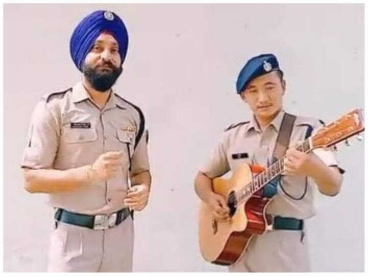 ITBP personnel sings Afreen Afreen song of Rahat Fateh Ali Khan in viral video Watch: ITBP के जवान ने गाया राहत फतेह अली खान का आफरीन सॉन्ग, आवाज ने जीता दिल