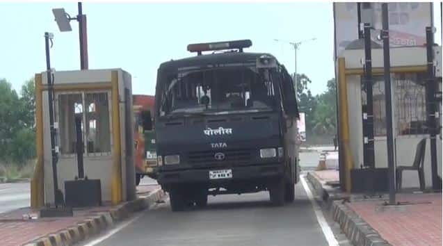 Order for toll collection under police protection at Hativale toll plaza along Osargaon on Mumbai-Goa highway मुंबई-गोवा हायवेवरील ओसरगावसह हातीवले टोलनाक्यावर पोलीस संरक्षणात वसुली करण्याचे आदेश
