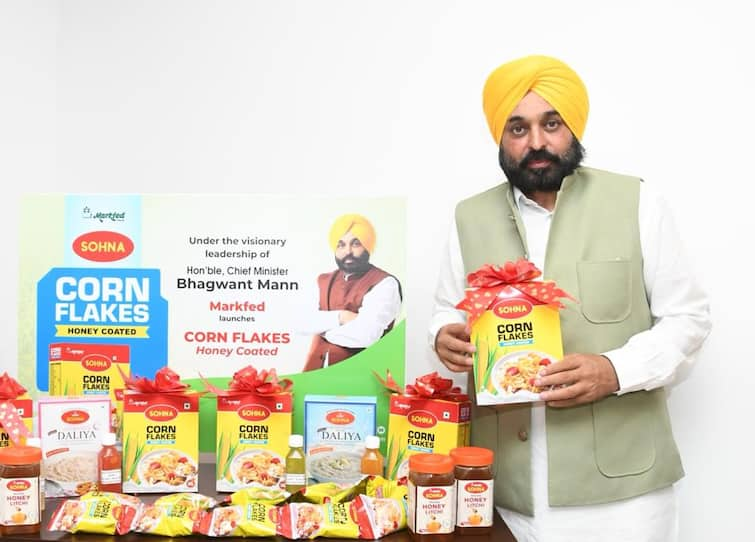 The Chief Minister launched the honey coated 'Corn Flakes' manufactured by Markfed ਮੁੱਖ ਮੰਤਰੀ ਨੇ ਮਾਰਕਫੈੱਡ ਦੁਆਰਾ ਤਿਆਰ ਸ਼ਹਿਦ ਕੋਟੇਡ ‘ਕੌਰਨ ਫਲੇਕਸ` ਕੀਤੇ ਲਾਂਚ