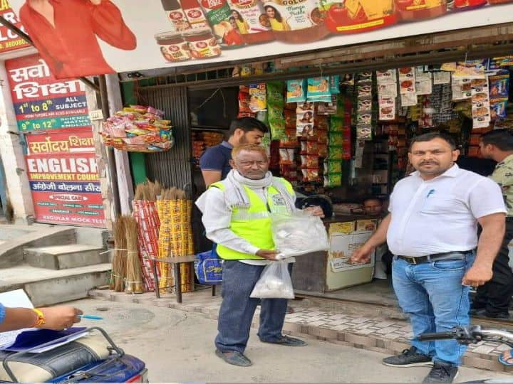 Delhi News: After the ban on single use plastic, Delhi MCD  seized 689.01 kg of plastics under raid campaign in all its zones ANN Delhi News: सिंगल यूज प्लास्टिक पर बैन के बाद MCD ने अपने सभी जोन में चलाया छापेमारी अभियान, 689 किलो सामान जब्त