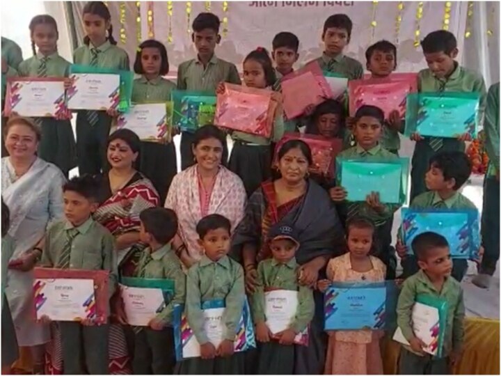Kannauj News: कलाकृतियों-फोटोग्राफी से बच्चों ने दिखाई कन्नौज की तस्वीर, विजेताओं के लिए मंत्री असीम अरुण ने कही ये बात
