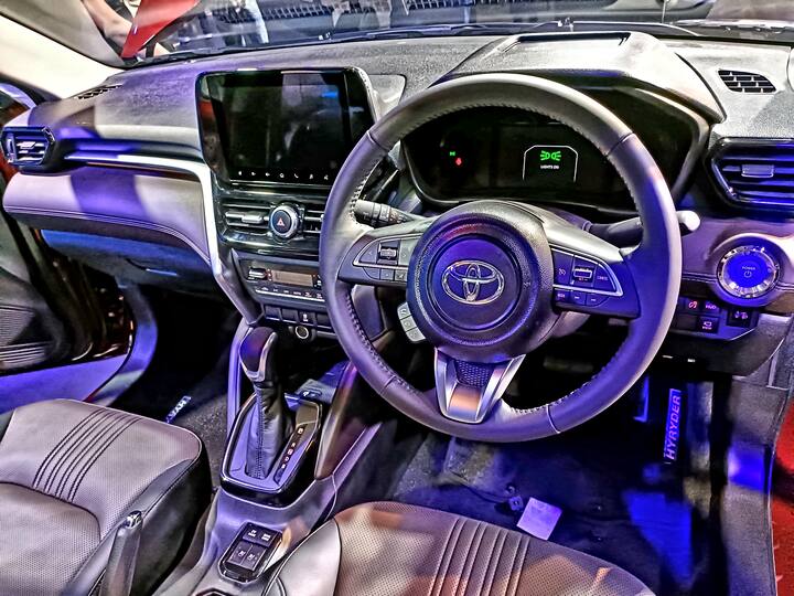 AWD हे एक मोठे वैशिष्ट्य आहे आणि इतर SUV मध्ये नाही. AWD मॅन्युअल 1.5l सौम्य हायब्रिड पेट्रोलवर उपलब्ध असेल. सौम्य हायब्रिड 1.5 पॅडल शिफ्टर्ससह 6-स्पीड ऑटोमॅटिकसह देखील उपलब्ध असेल.