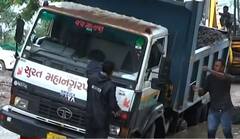 Surat: મનપાના પ્રિ-મોન્સૂન પ્લાનનો વળ્યો દાટ, વરસાદી પાણીના કારણે થંભ્યા વાહનોના પૈડા