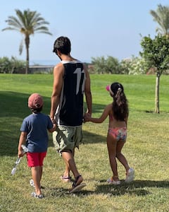 Mira Kapoor Photos : बाथरोब पहनकर बालकनी में आईं शाहिद कपूर की पत्नी मीरा, शेयर कीं ऐसी फोटोज़