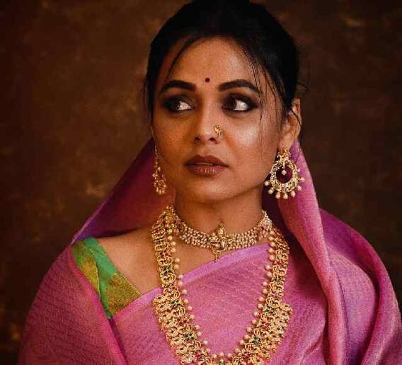 प्रार्थना बेहेरेचा मनमोहक रॉयल अंदाज!