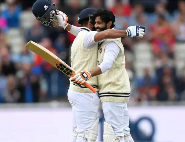 ਟੀਮ ਇੰਡੀਆ ਨੇ ਇੰਗਲੈਂਡ ਖਿਲਾਫ ਬਰਮਿੰਘਮ ਟੈਸਟ ਦੇ ਦੂਜੇ ਦਿਨ ਪਹਿਲੀ ਪਾਰੀ 'ਚ ਆਲ ਆਊਟ ਹੋਣ ਤੱਕ 416 ਦੌੜਾਂ ਬਣਾਈਆਂ। ਸ਼ਨੀਵਾਰ ਨੂੰ ਟੀਮ ਇੰਡੀਆ ਲਈ ਰਵਿੰਦਰ ਜਡੇਜਾ ਨੇ ਸੈਂਕੜਾ ਲਗਾਇਆ। ਉਹਨਾਂ ਨੇ 13 ਚੌਕੇ ਲਾਏ। ਜਦਕਿ ਰਿਸ਼ਭ ਪੰਤ ਨੇ ਮੈਚ ਦੇ ਪਹਿਲੇ ਦਿਨ 146 ਦੌੜਾਂ ਦੀ ਸ਼ਾਨਦਾਰ ਪਾਰੀ ਖੇਡੀ। ਅੰਤ ਵਿੱਚ ਕੈਪਟਨ ਜਸਪ੍ਰੀਤ ਬੁਮਰਾਹ ਨੇ ਮਹਿਫਿਲ ਲੁੱਟ ਲਈ। ਉਹਨਾਂ ਨੇ ਨਾਬਾਦ 31 ਦੌੜਾਂ ਬਣਾਈਆਂ।