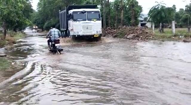 ગુજરાતમાં ચોમાસાની જમાવટ થઈ છે. છેલ્લા 24 કલાકમાં 33 જિલ્લાના 176 તાલુકાઓમાં વરસાદ નોંધાયો છે. જેમાં સૌથી વધુ વરસાદ સુરતના પલસાણામાં નોધાયો છે.