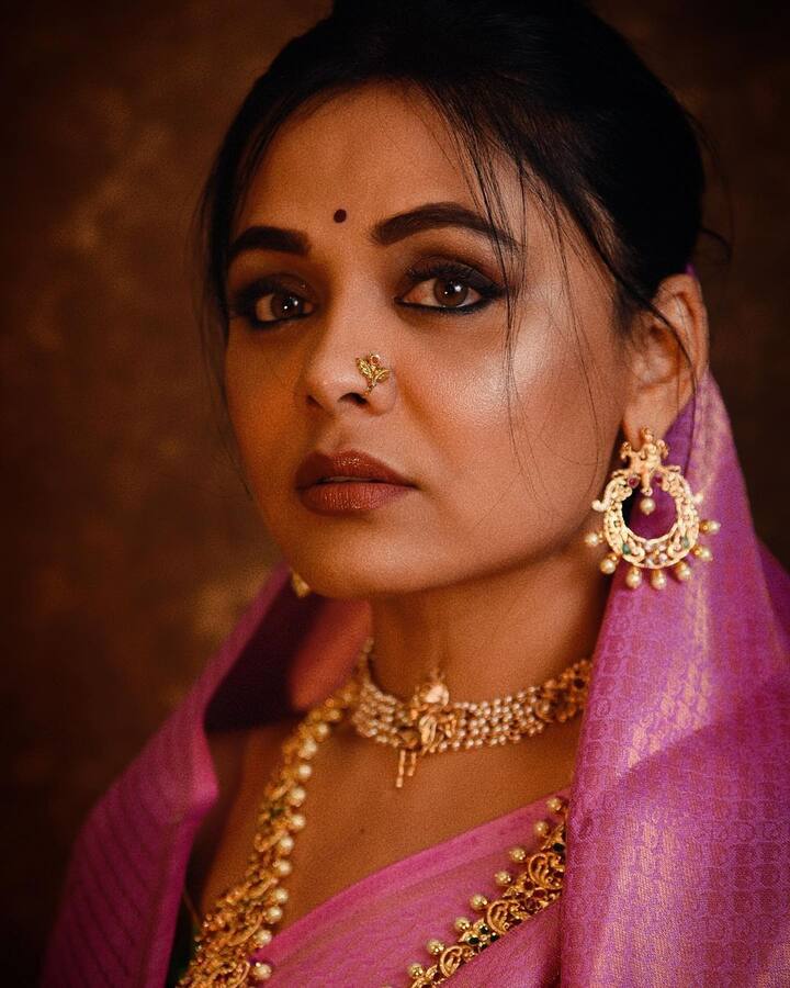 प्रार्थनाचं हे सुंदर रूप पाहून चाहते देखील तिच्या फोटोंवरून नजर हवू शकत नाहीयेत. (Photo : @prarthana.behere/IG)