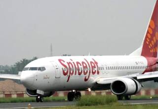 SpiceJet airlines from Delhi to Jabalpur returns back due to smoke inside cabin Watch Video: நடுவானில் ஸ்பைஸ்ஜெட் விமானத்திற்குள் தோன்றிய புகை.. பதறியபடி கண்ணீர்வடித்த பயணிகள்..