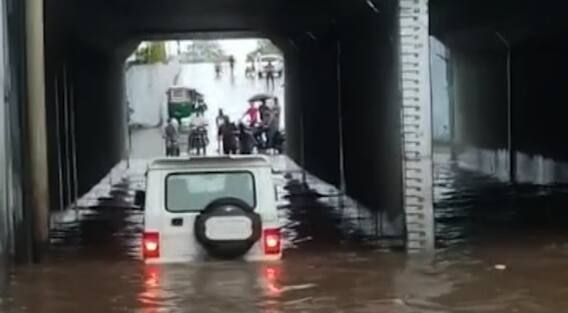 રાજકોટઃ ગોંડલમાં મૂશળધાર વરસાદ, અધવચ્ચે વાહનો ફસાયા પાણીમાં