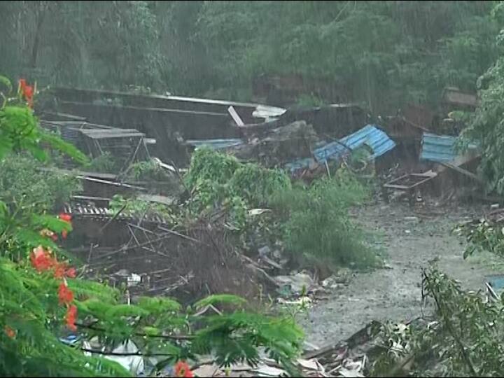   2019 साली उद्धव ठाकरे यांनी मुख्यमंत्रीपदाची शपथ घेतल्यानंतर त्यांनी पहिला निर्णय आरे कारशेडच्या कामाला स्थगिती देण्याचा घेतला होता.
