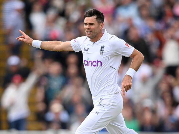 भारत की पहली पारी के दौरान एंडरसन ने इंग्लैंड को अच्छी शुरुआत दिलाई थी. उन्होंने ओपनर खिलाड़ी शुभमन और पुजारा को आउट किया. इसके बाद श्रेयस अय्यर को भी पवेलियन भेजा. मैच के दूसरे दिन एंडरसन ने रविंद्र जडेजा को भी आउट किया.