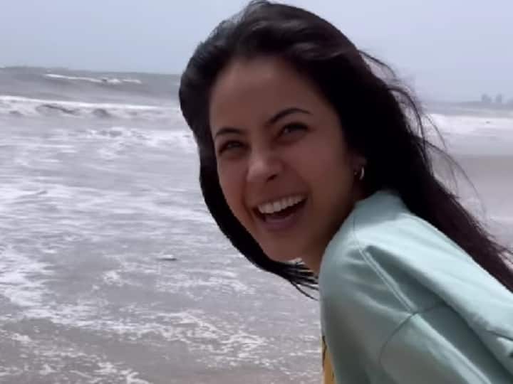 Shehnaaz Gill Sea Shore Video goes Viral on Instagram Shehnaaz Gill Video: समंदर किनारे मस्ती करती दिखीं शहनाज़ गिल, मज़ेदार वीडियो आया सामने