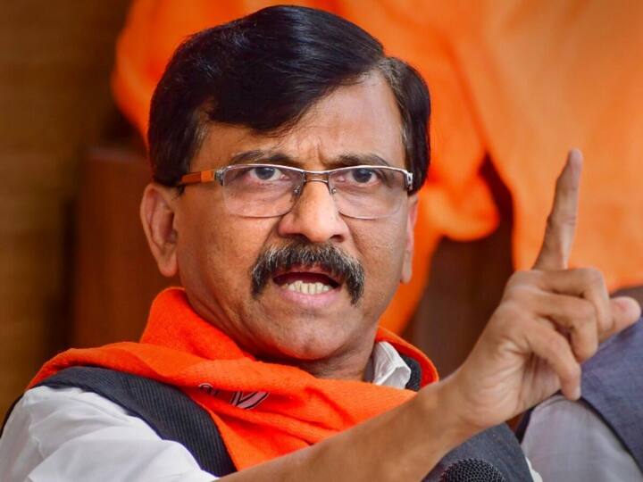 Shiv Sena MP Sanjay Raut Got an offer to join rebel MLAs in Guwahati but denied it Shiv Sena MP Sanjay Raut: షిండే శిబిరం నుంచి నాకూ ఆఫర్ వచ్చింది, మభ్యపెడితే లొంగిపోను-సంజయ్ రౌత్