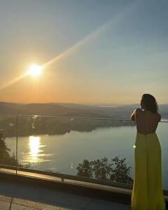 Shahid Kapoorની પત્ની મીરા કપૂરે બેકલેસ ડ્રેસ પહેરીને આપ્યા ખાસ પૉઝ, તસવીરો વાયરલ