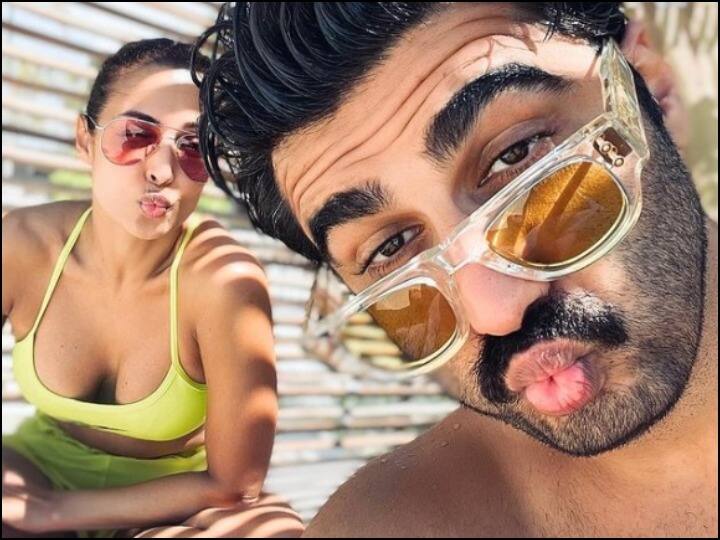 Arjun-Malaika Vacation Photos: बॉलीवुड अभिनेत्री मलाइका अरोड़ा और उनके ब्वॉयफ्रेंड अर्जुन कपूर इन दिनों पेरिस में छुट्टियां मनाकर लौटे हैं. मलाइका और अर्जुन अपनी लव-लाइफ को लेकर खबरों में बने रहते हैं. हाल ही में अर्जुन कपूर का बर्थडे था जिसे मलाइका ने पेरिस में सेलिब्रेट किया था. यहां दोनों की वेकेशन की फोटोज सामने आई हैं. दोनों साथ कभी पूल में नहाते तो कभी रोमांटिक पोज देते नजर आ रहे हैं.