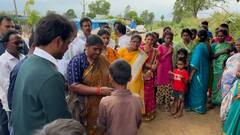 Mulugu MLA Seethakka : లా స్టూడెంట్స్ తో కలిసి గిరిజన పేద విద్యార్థులకు సీతక్క సాయం | ABP Desam