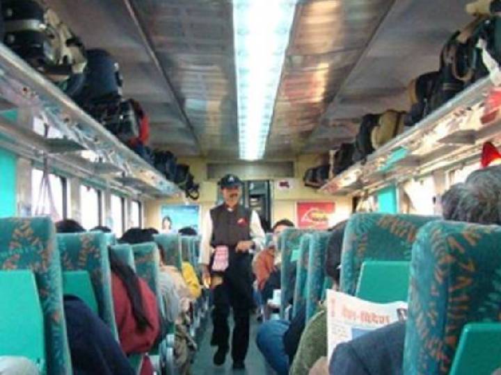 20 ரூபாய் டீக்கு 50 ரூபாய் வரியா?  வைரலாகும் IRCTC டீ-ன் விலை.!