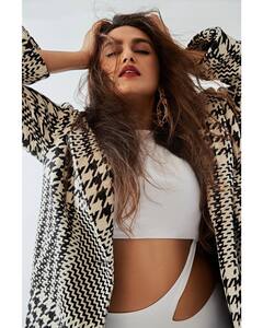 Huma Qureshi Photos: हुमा कुरैशी ने मोनोकिनी में शेयर की अपनी ऐसी-ऐसी तस्वीरें, फैंस हुए दीवाने