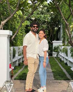 Nayanthara Photos: पति विग्नेश शिवन की बाहों में रोमांटिक हुईं नयनतारा, एक्ट्रेस की ऐसी तस्वीरें आईं सामने