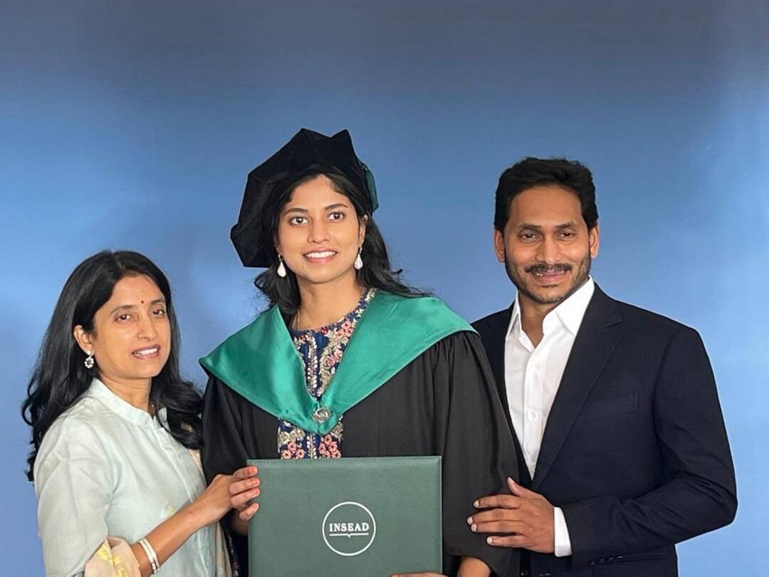 CM Jagan expressed happiness over his daughter's success in education. Jagan Daughter Harsha : కుమార్తె విజయంపై సంతోషం - ప్యారిస్‌ నుంచి సీఎం జగన్ ట్వీట్ వైరల్