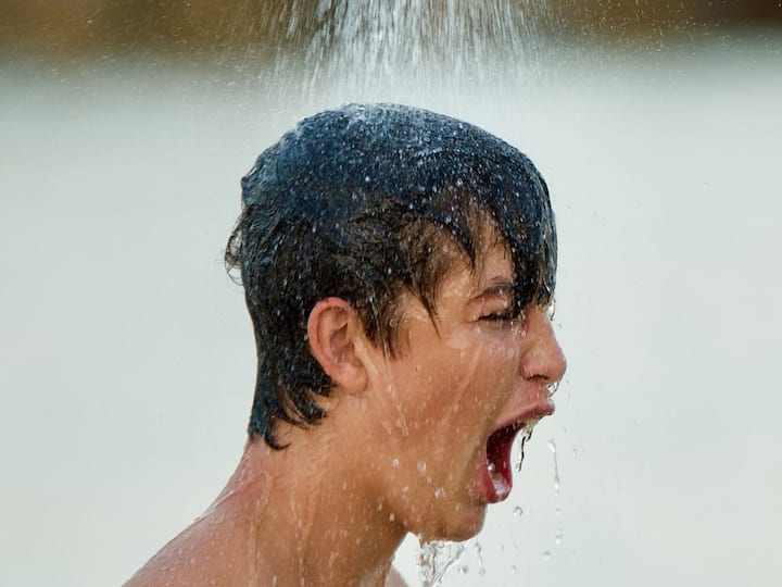 Cold showers could help lose weight, new study finds Cold Shower Study: చన్నీటితో స్నానం చేస్తే బరువు తగ్గుతారా? తాజా అధ్యయనం ఏం చెప్పిందో చూడండి!