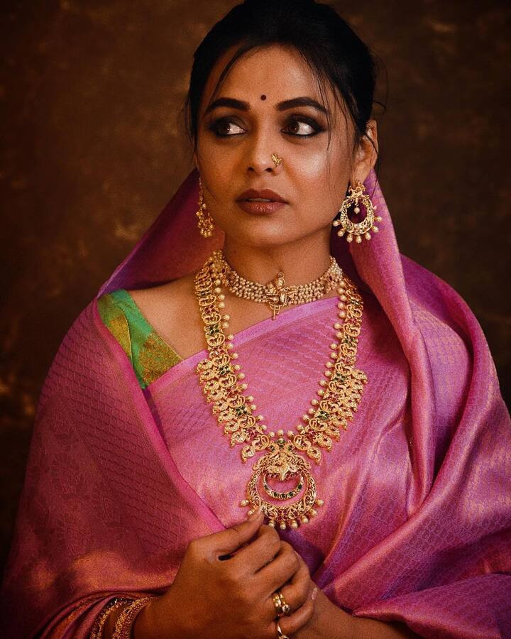 नुकतेच तिने एक सुंदर फोटोशूट केले आहे, ज्यातील काही फोटो तिने आता सोशल मीडिया अकाऊंटवर शेअर केले आहेत.