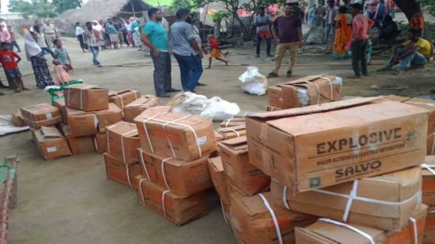 Birbhum Heavy Amount of Explosive recovered from Birbhum Nalhati for constant three days Birbhum News : বারুদের স্তূপে বীরভূম! টানা তৃতীয়দিন বিপুল পরিমাণ বিস্ফোরক উদ্ধার