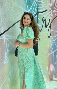 In Pics : मराठमोळ्या अभिनेत्रीनं हॉटनेसच्या मर्यादा ओलांडल्या, सोशल मीडियावर भाग्यश्रीचा जलवा