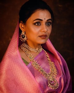 PHOTO : कुण्या राजाची तू गं राणी... प्रार्थना बेहेरेचा रॉयल अंदाज पाहून चाहते झाले स्तब्ध!