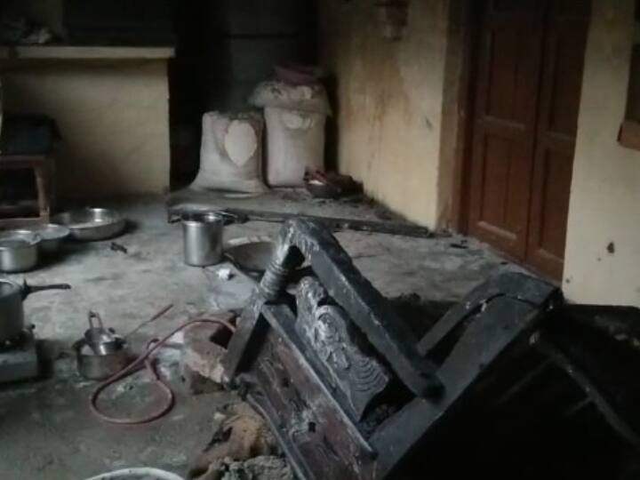 Shahjahanpur Gas Cylinder Blast: खाना बनाने के दौरान हुआ सिलेंडर ब्लास्ट- चार महिलाओं ने तोड़ा दम, CM ने जताया दु:ख Shahjahanpur 3 women killed in Gas Cylinder Blast during making food CM Yogi Adityanath expressed condolences Shahjahanpur Gas Cylinder Blast: खाना बनाने के दौरान हुआ सिलेंडर ब्लास्ट- चार महिलाओं ने तोड़ा दम, CM ने जताया दु:ख