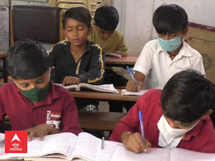 Textbooks are not available even though schools have started in surendranagar and kutch Gujarat સ્કૂલો શરૂ થઇ ગઈ હોવા છતાં નથી મળી રહ્યાં પાઠ્યપુસ્તકો, કેવી રીતે ભણશે ગુજરાત?