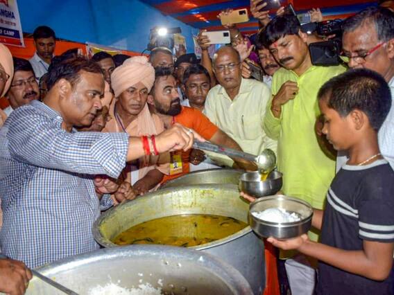 PHOTOS: असम में भारी बारिश और बाढ़ ने मचाई तबाही, हजारों घर डूबे, लोग पलायन को मजबूर