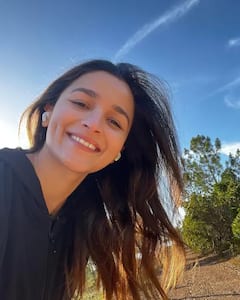 ਪ੍ਰੈਗਨੈਂਸੀ ਦੇ ਐਲਾਨ ਤੋਂ ਬਾਅਦ ਆਲੀਆ ਭੱਟ ਨੇ ਸ਼ੇਅਰ ਕੀਤੀਆਂ ਨਵੀਆਂ ਤਸਵੀਰਾਂ, ਇਸ ਲੁੱਕ 'ਚ ਆਈ ਨਜ਼ਰ