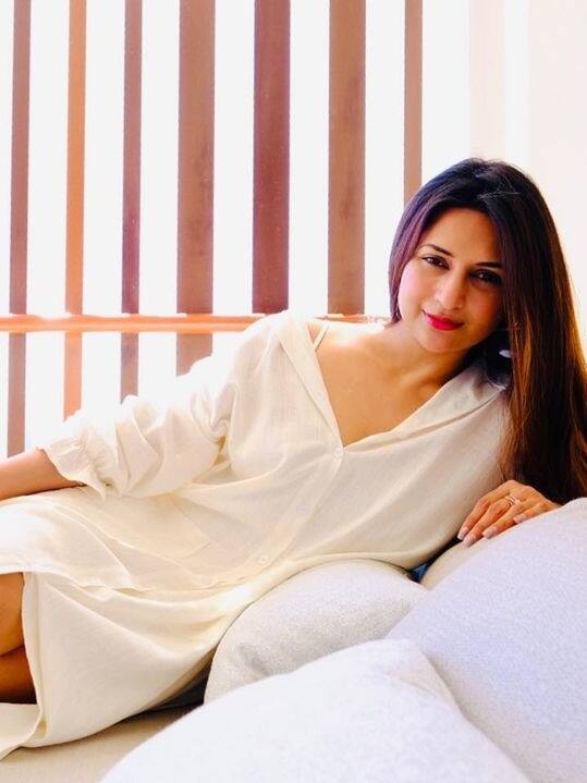 टीवी की ये संस्कारी बहू वेस्टर्न आउटफिट में बरपाती है कहर