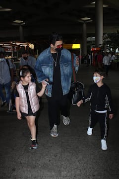 London में छुट्टियां बिताकर मां और बच्चों के साथ मुंबई लौटे Karan Johar , एयरपोर्ट पर इस अंदाज में हुए स्पॉट
