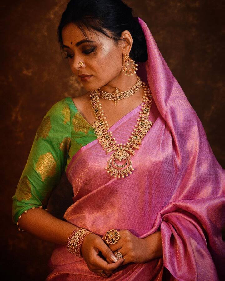 अभिनेत्री प्रार्थना बेहेरेचे हे सुंदर फोटो सारिका भांगे हिने आपल्या कॅमेरात टिपले आहेत.