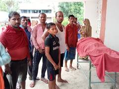 Banka News: सड़क रिपेयरिंग कर रहे मजदूर की वज्रपात की चपेट में आने से हुई मौत, परिजनों का रो-रोकर हुआ बुरा हाल