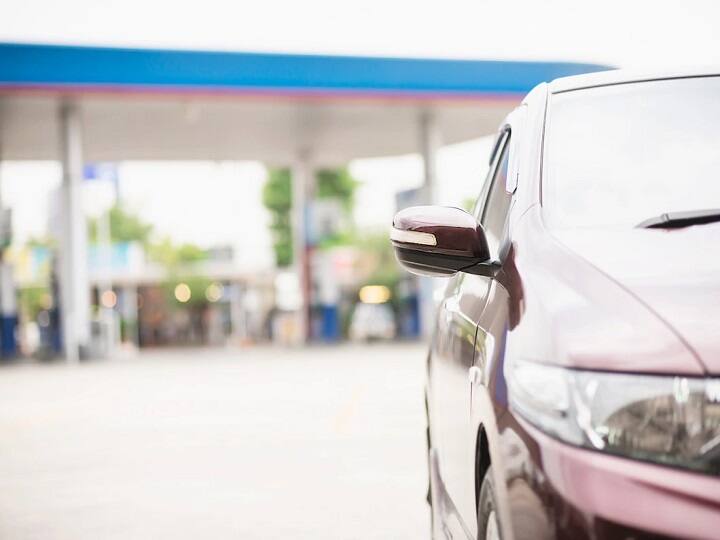 कार लोन (Car Loan) के लिए अप्लाई करते वक्त अपने साथ 6 महीने का बैंक स्टेटमेंट, 3 पासपोर्ट साइज फोटोग्राफ, एड्रेस प्रूफ जैसे आधार कार्ड, ड्राइविंग लाइसेंस, बिजली का बिल, पानी का बिल आदि डॉक्यूमेंट्स की जरूरत पड़ेगी.(PC: Freepik)