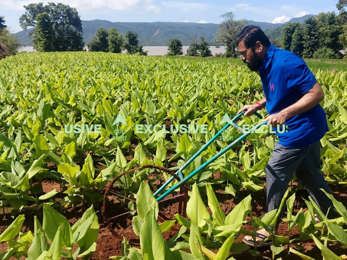 CM Eknath Shinde : मुख्यमंत्री म्हणजे शेतात राबणारा एक 'रांगडा' गडी! एकनाथ शिंदेंचे गावातील पैलू