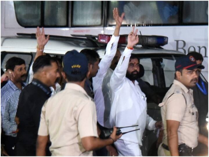Maharashtra Politics: मुंबई लौटी शिंदे की सेना- देवेंद्र फडणवीस भी मिलने पहुंचे, जानिए कितने दिनों बाद हुई घर वापसी