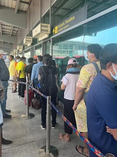 In Pics: स्पाइसजेट की दिल्ली-जबलपुर फ्लाइट में उठा धुआं, यात्रियों में दहशत, पायलट ने कराई इमरजेंसी लैंडिंग