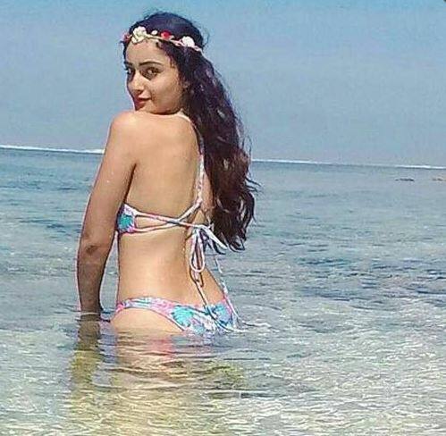 ત્રિધાના ચાહકો તેના બોલ્ડ અને હોટ અંદાજના દિવાના છે. ચાહકોને પણ તેનો હોટ અંદાજ પસંદ આવી રહ્યો છે.