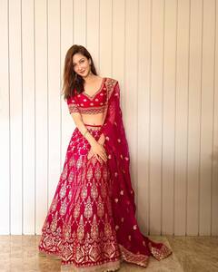 लहंगे में अप्सरा सी खूबसूरत लगती हैं Saumya Tandon, तस्वीरें देख फैंस का हो जाता है बुरा हाल