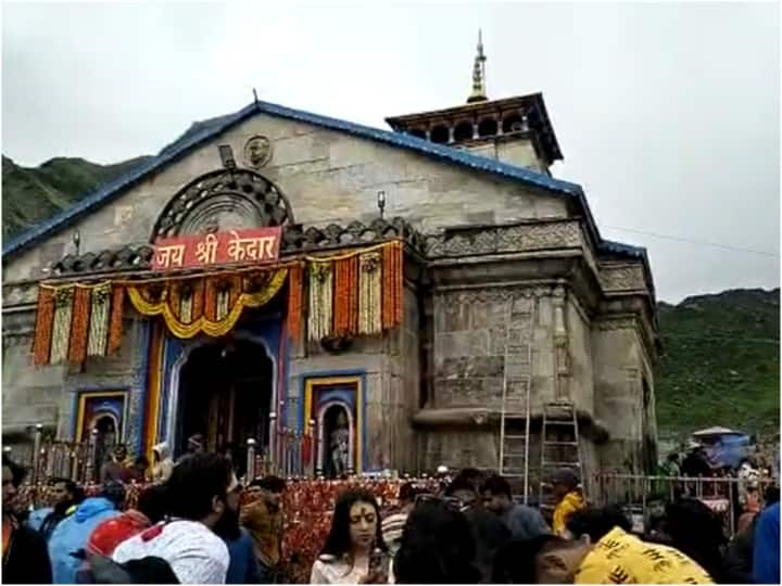 Kedarnath Yatra: बारिश और लैंडस्लाइड के बीच भी श्रद्धालुओं का पहुंचना जारी, अबतक इतने लोग कर चुके हैं बाबा के दर्शन kedaranth amid rain and landslide heli services suspended ann Kedarnath Yatra: बारिश और लैंडस्लाइड के बीच भी श्रद्धालुओं का पहुंचना जारी, अबतक इतने लोग कर चुके हैं बाबा के दर्शन