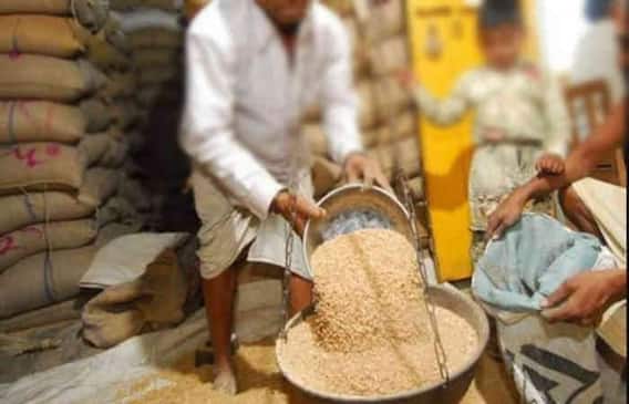 Rajkot: સરકાર જેમને સહાય કરે છે તે કુપન ધારકો જ કરે છે કાળાબજારી, જુઓ અનાજ કૌભાંડનું સત્ય