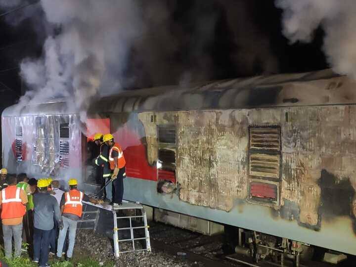 Telangana: Fire Breaks Out In Dakshin Express Train In Yadadri District Telangana: Fire Breaks Out In Dakshin Express Train In Yadadri District